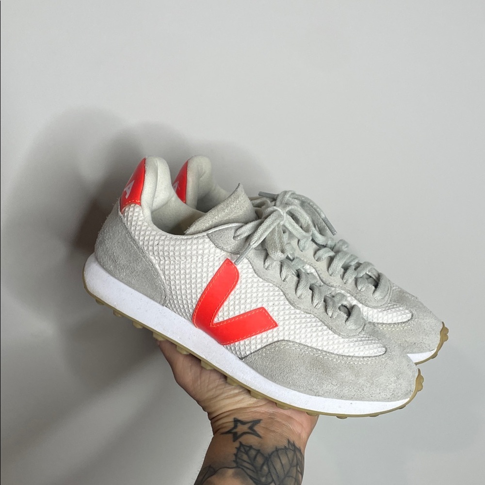 Sold Veja | Women’s Rio Branco Hexamesh Sneakers in Gravel Orange Grey Size 6 - Picture 2 of 7